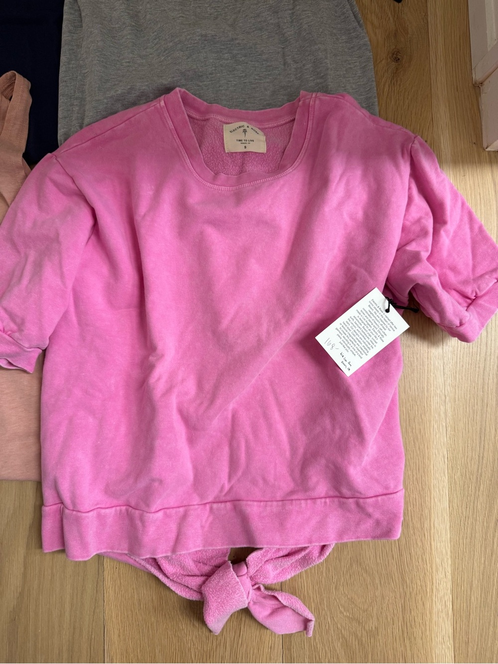 Electric & Rose Small short sleeve sweatshirt